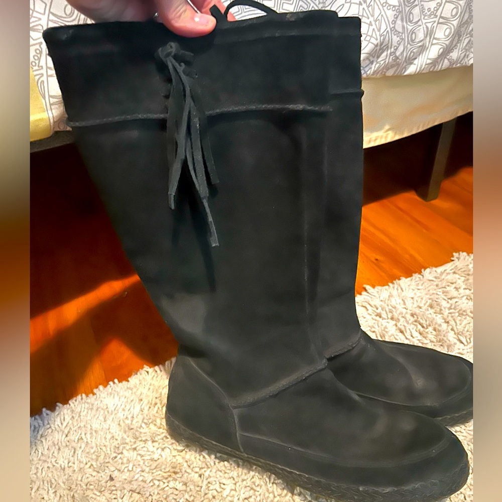 UGG Suede Fringe Boots. Women’s size 10. No lining